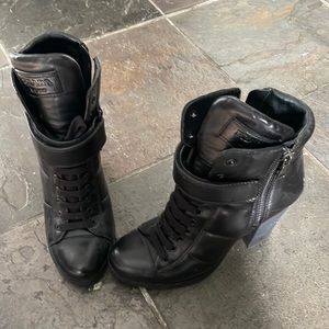 Prada boots size 7 (37)